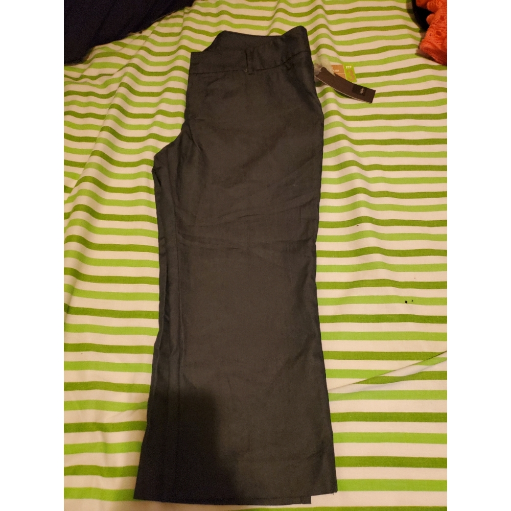 Mossimo capris. It is unknown if this is petite!